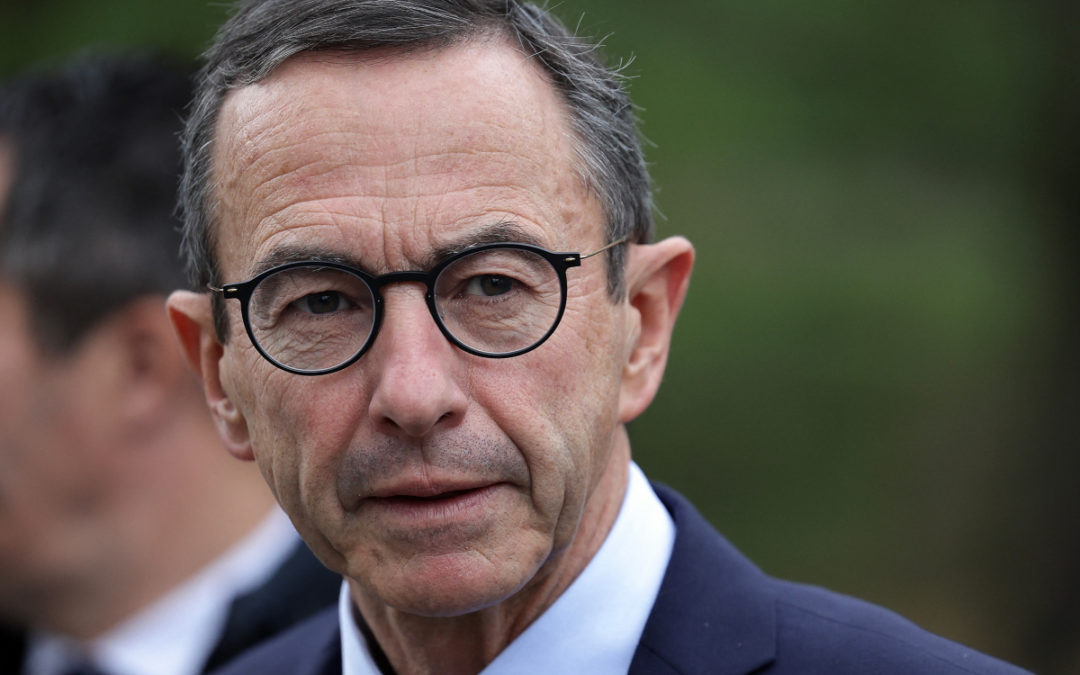 Immigration : la loi des décrets fantômes, ou l’art de promettre