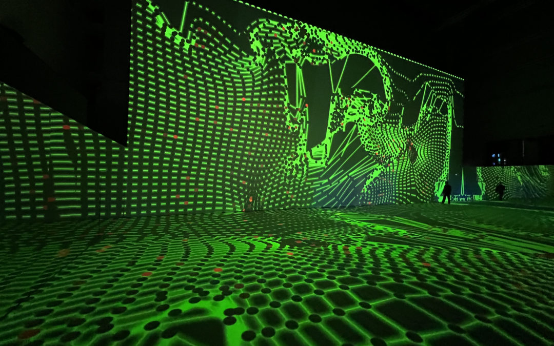 Pixels au Grand Palais Immersif : plongée ironique dans le grand bain numérique