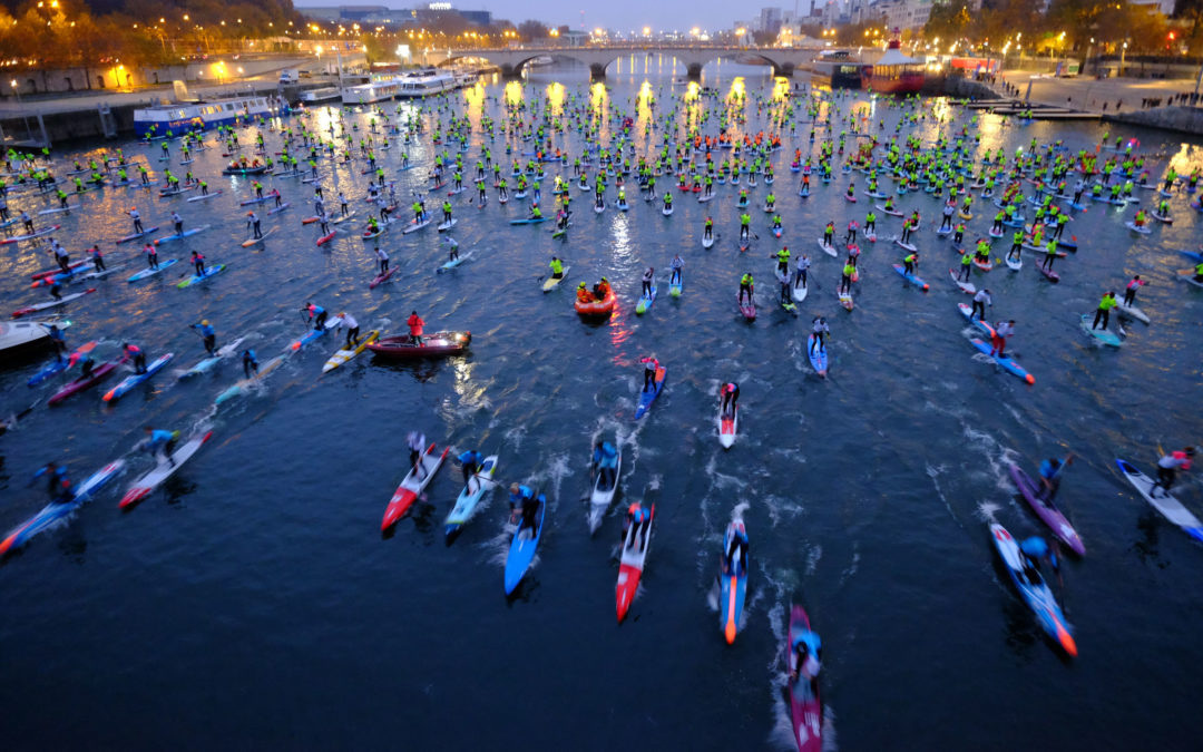 Quand la Seine devient le terrain de jeu des champions de paddle