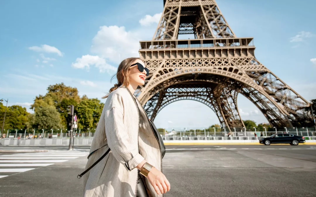 Paris, maître du temps : pourquoi la mode joue toujours une saison d’avance