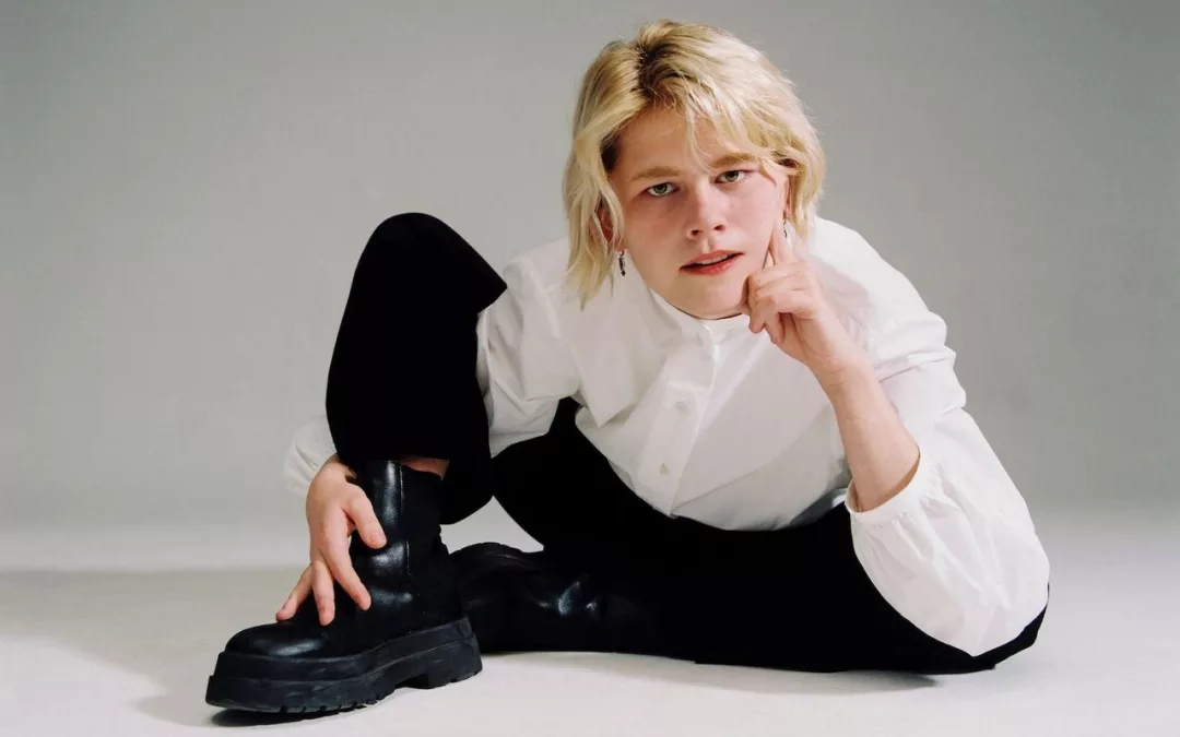 Zaho de Sagazan sous la pyramide du Louvre : quand l’histoire rencontre l’électro