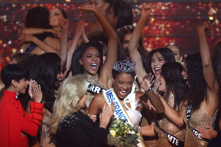 Miss France 2025 : une couronne plus brillante ou juste plus lourde ?