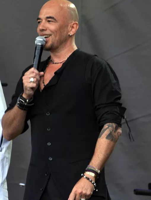 Pascal Obispo en feu : critiques cinglantes sur Marine et Pierre Garnier