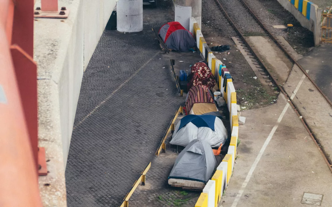 Paris, sans-abri et précarité : un débat urbain à vif