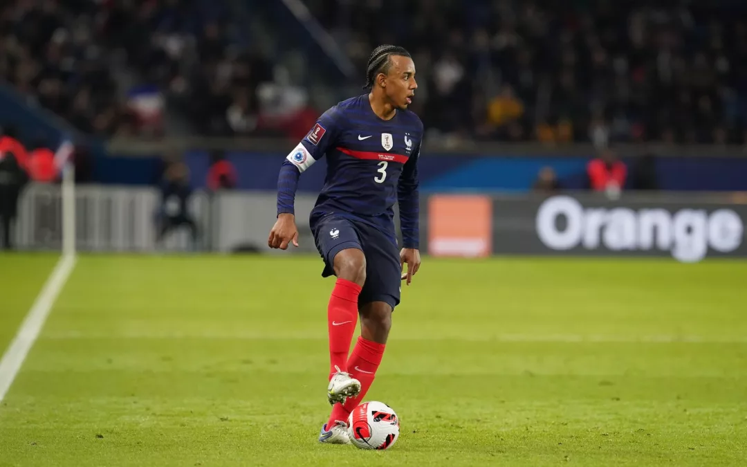 Paris : Koundé renforce le PSG, Hakimi vacille