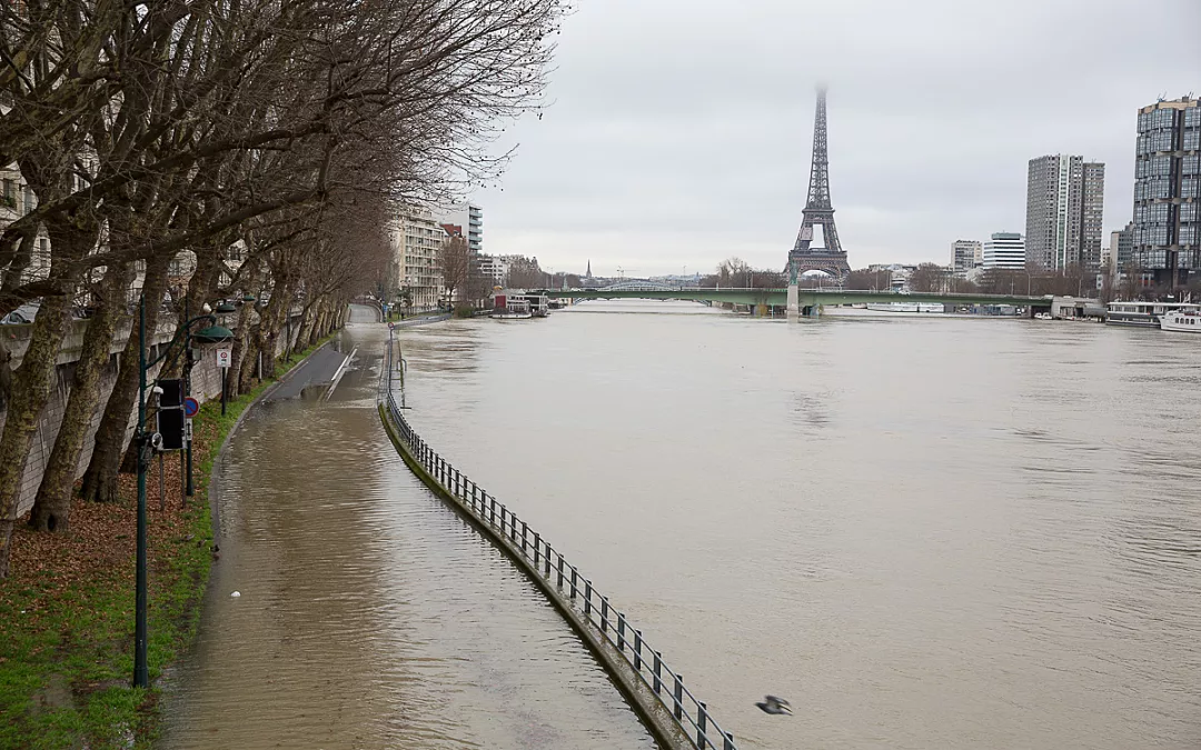 Paris se renforce face aux crues imminentes de la Seine
