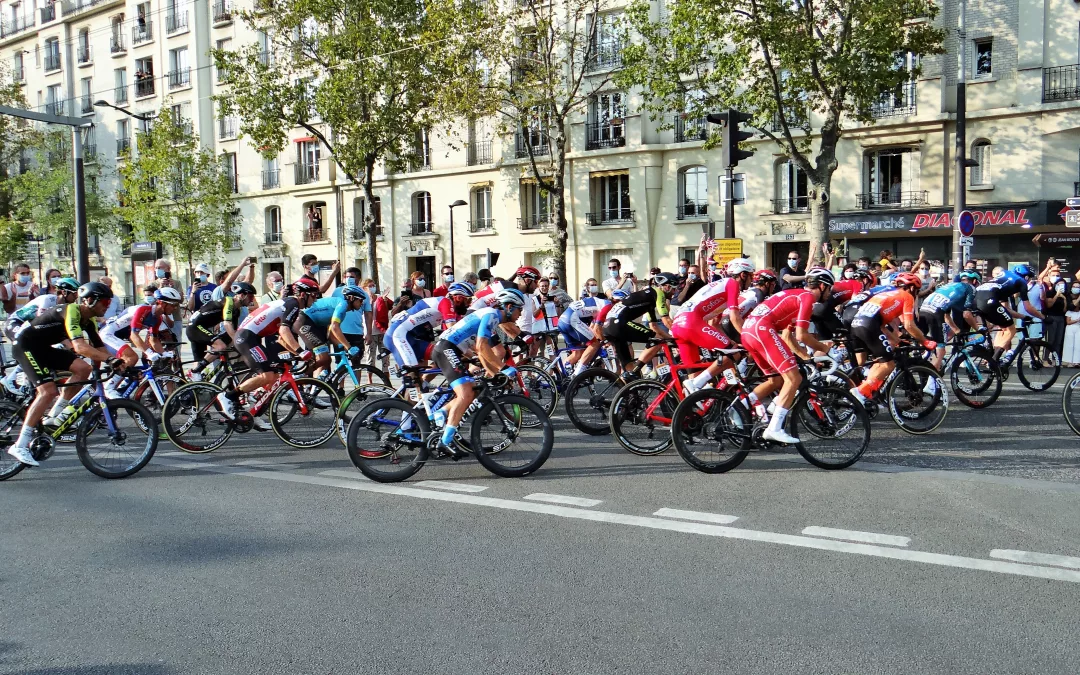 La rue Lepic fait exploser Paris : le Tour déraille dans la hype