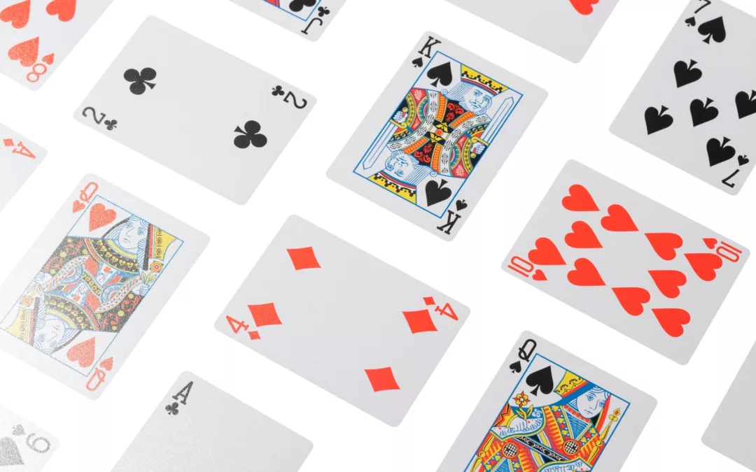 Pourquoi les jeux de cartes classiques continuent de captiver dans le monde en ligne ?