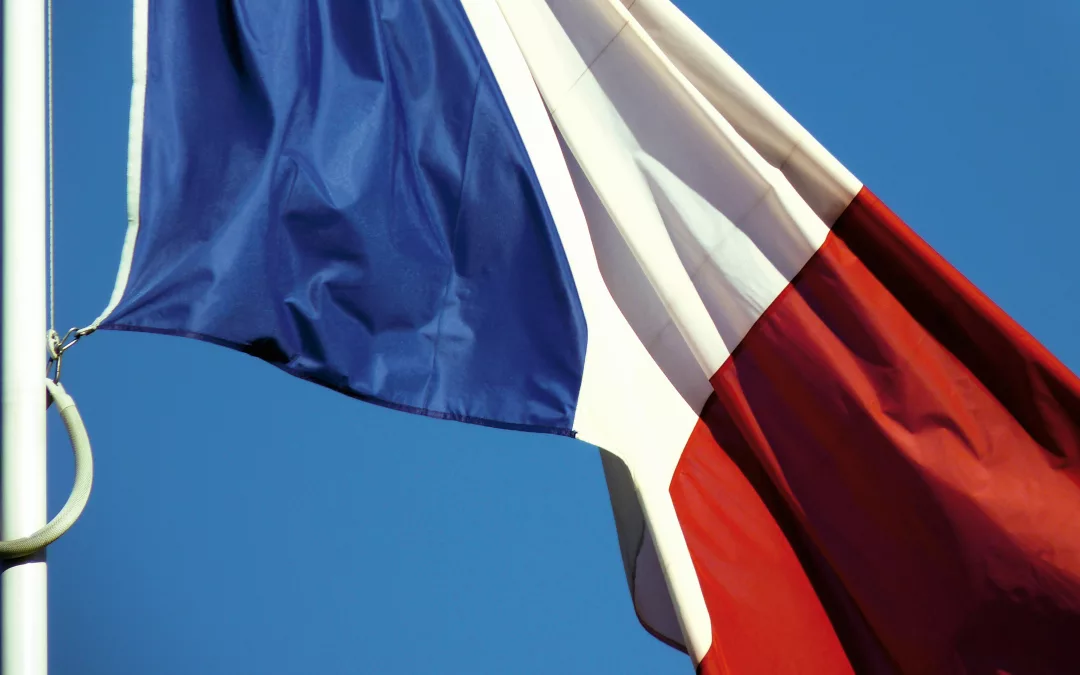 Crise politique à Paris : la majorité présidentielle au bord de la rupture